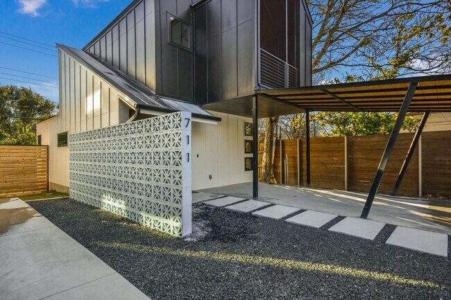 Building Photo - 711 Orland Blvd