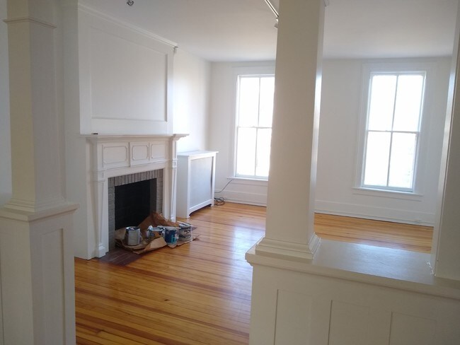 Living room w/fireplace (non working) - 4 E Court St