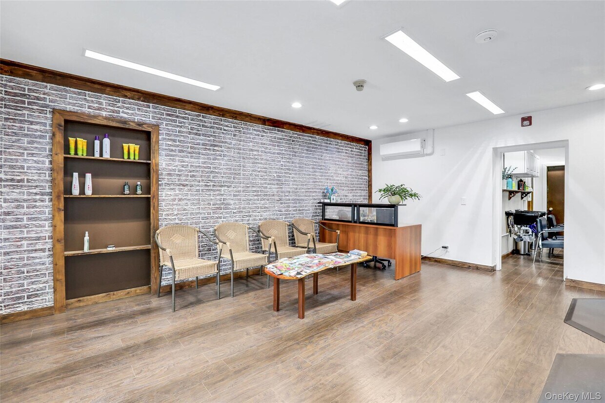 Foto principal - 199 NY-299