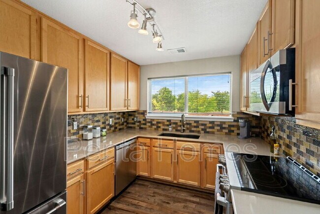Building Photo - 4635 Hahns Peak Dr