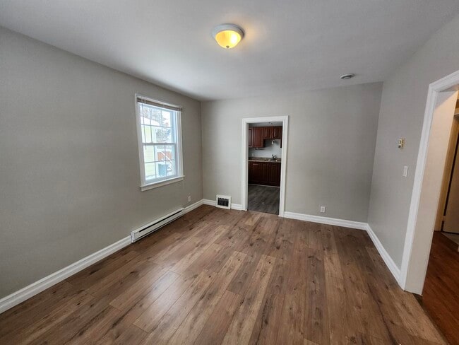 Building Photo - 379 Mansfield St