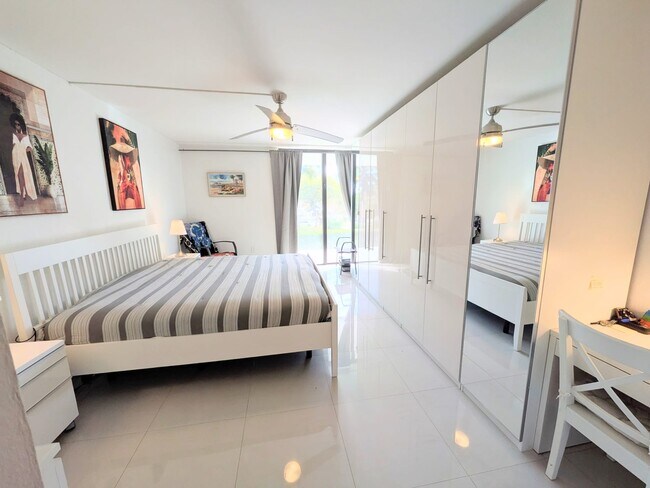 Foto del edificio - 3375 N Country Club Dr