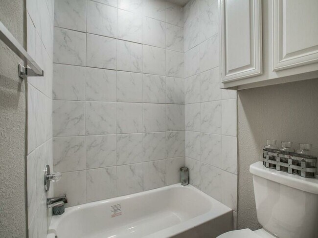 Foto del edificio - 9719 Smokefeather Ln