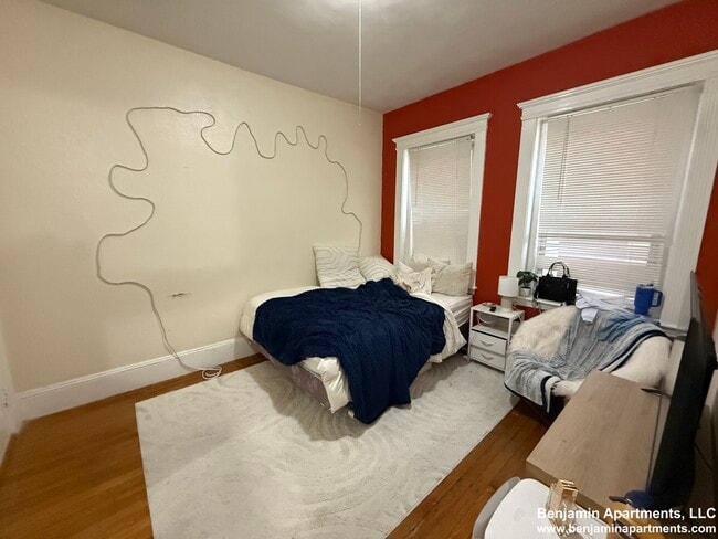 Building Photo - 463 Park Dr