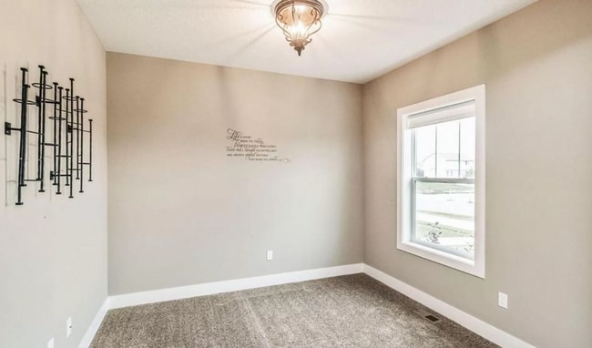 Building Photo - 3 Bedroom Townhome Available August 1, 2026!