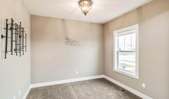 Foto del edificio - 3 Bedroom Townhome Available August 1, 2026!