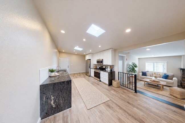 Foto del edificio - Newly Renovated on Montezuma!