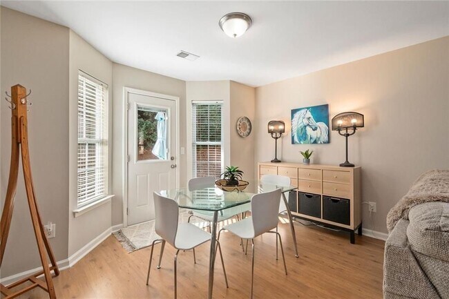 Foto del edificio - 226 Fox Creek Blvd