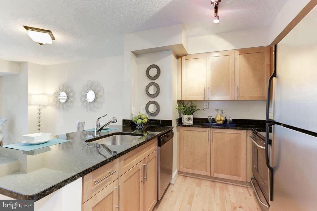 Foto principal - 7500 Woodmont Ave