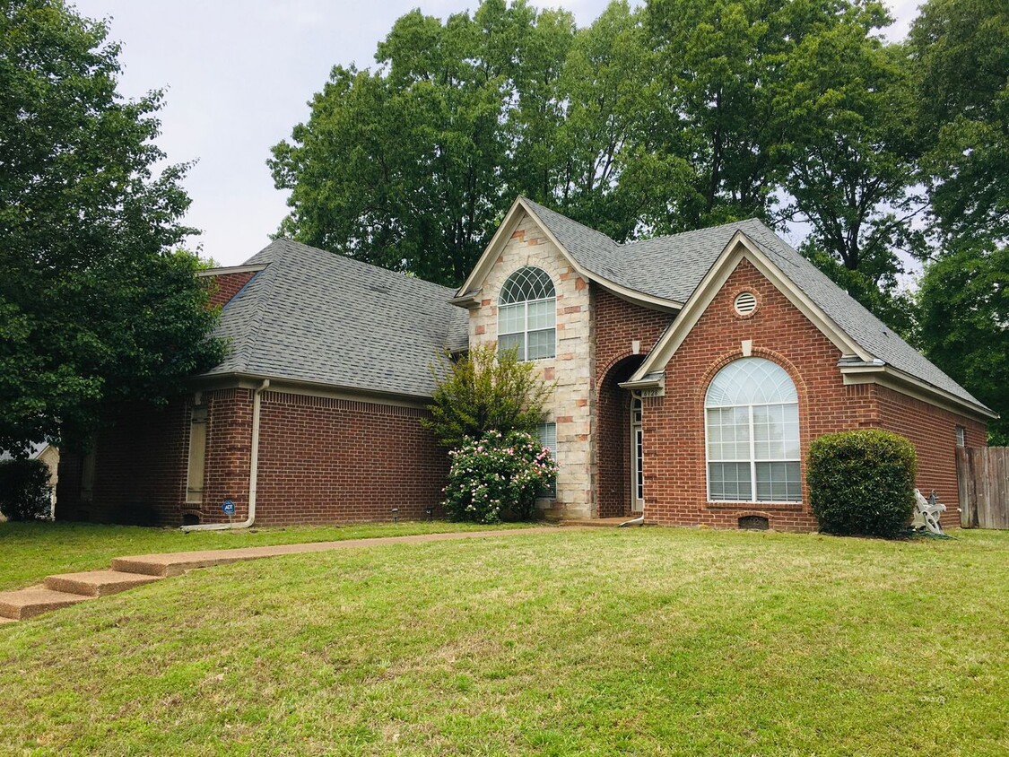 Foto principal - Beautiful 4BR/3ba home w large bonus room,...