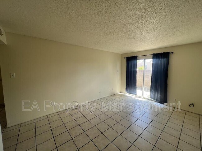 Foto del edificio - 545 Palomas Dr SE