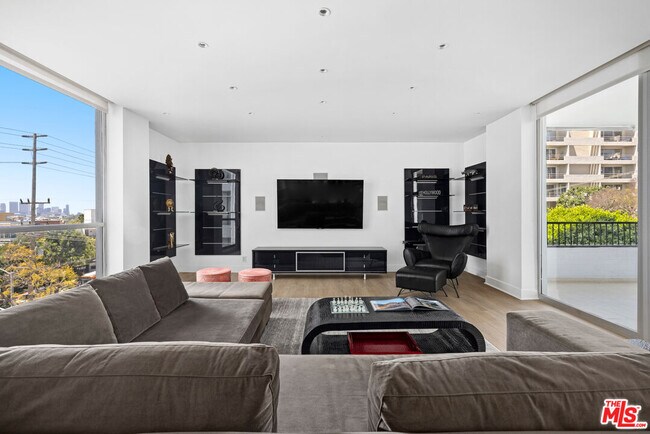 Foto del edificio - 1100 Alta Loma Rd