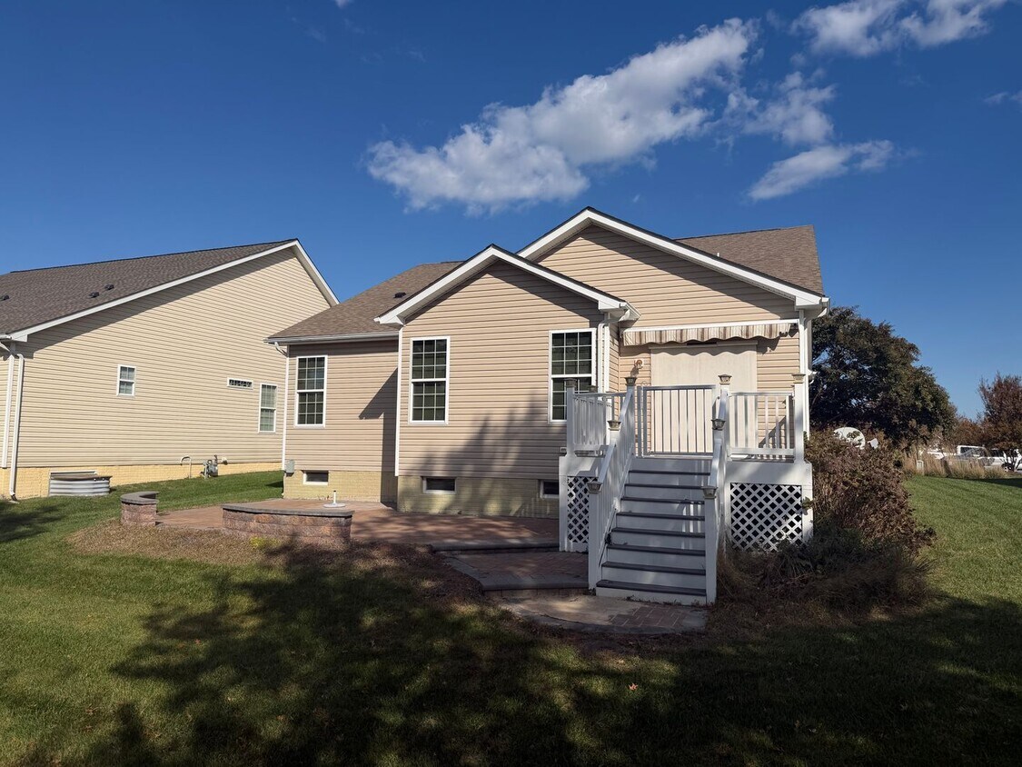 Foto del edificio - Lovely home in Nassau Grove with finished basement!