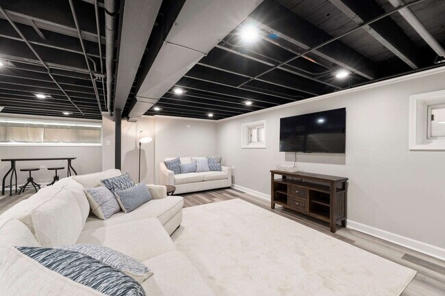 Foto del edificio - 5641 W 64th St