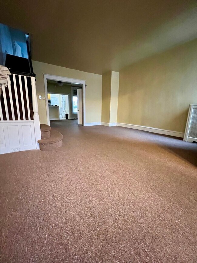 Foto del edificio - Stunning 5-Bedroom Townhome in Wynnefield!...