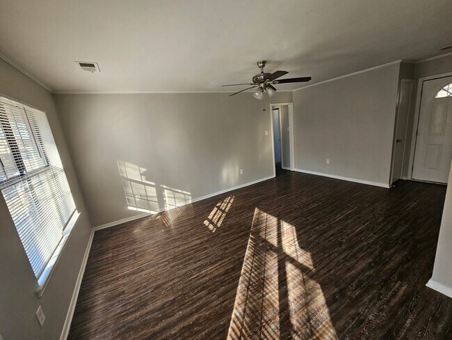 Foto del edificio - 10811 Chateau Dr