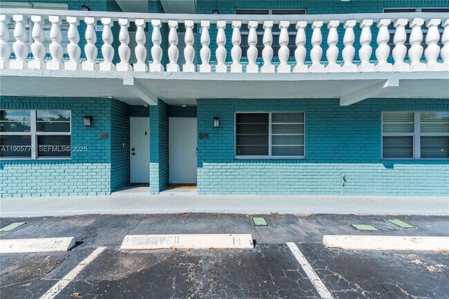 Foto del edificio - 801 NE 18th Ct