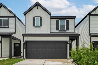 Building Photo - 3113 Crown Gate Dr