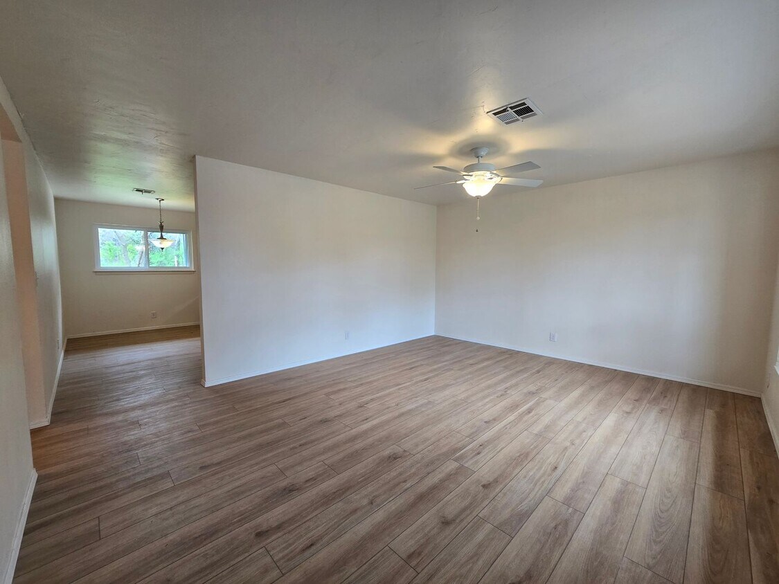 Foto principal - 3 bedroom home in North Rock Creek for Lease.