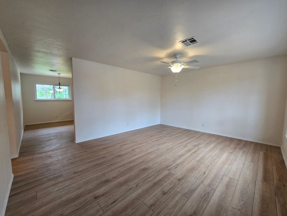 Primary Photo - 3 bedroom home in North Rock Creek for Lease.