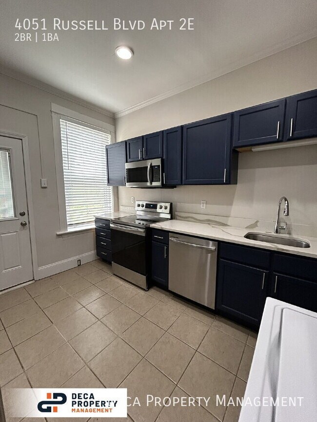 Foto del edificio - 4051 Russell Blvd