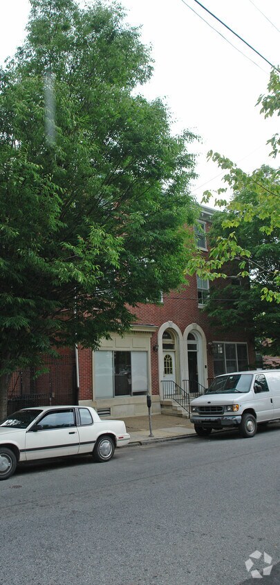Primary Photo - 818 N West St