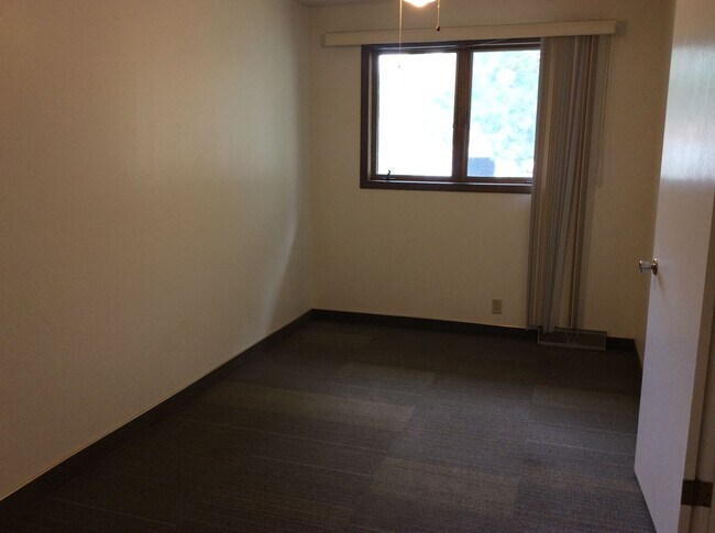 Building Photo - 305 Sims St