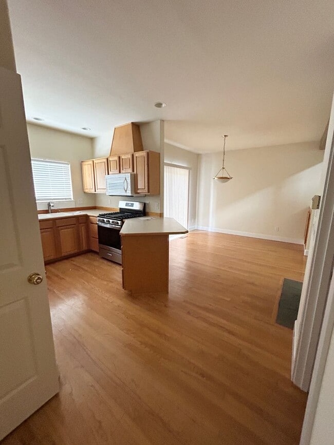 Foto del edificio - Elegant 3 Bed + Loft + Bonus End Unit in R...