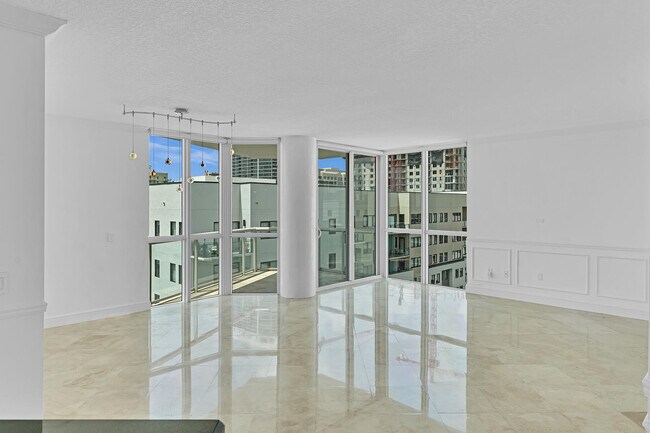 Foto del edificio - 111 SE 8th Ave