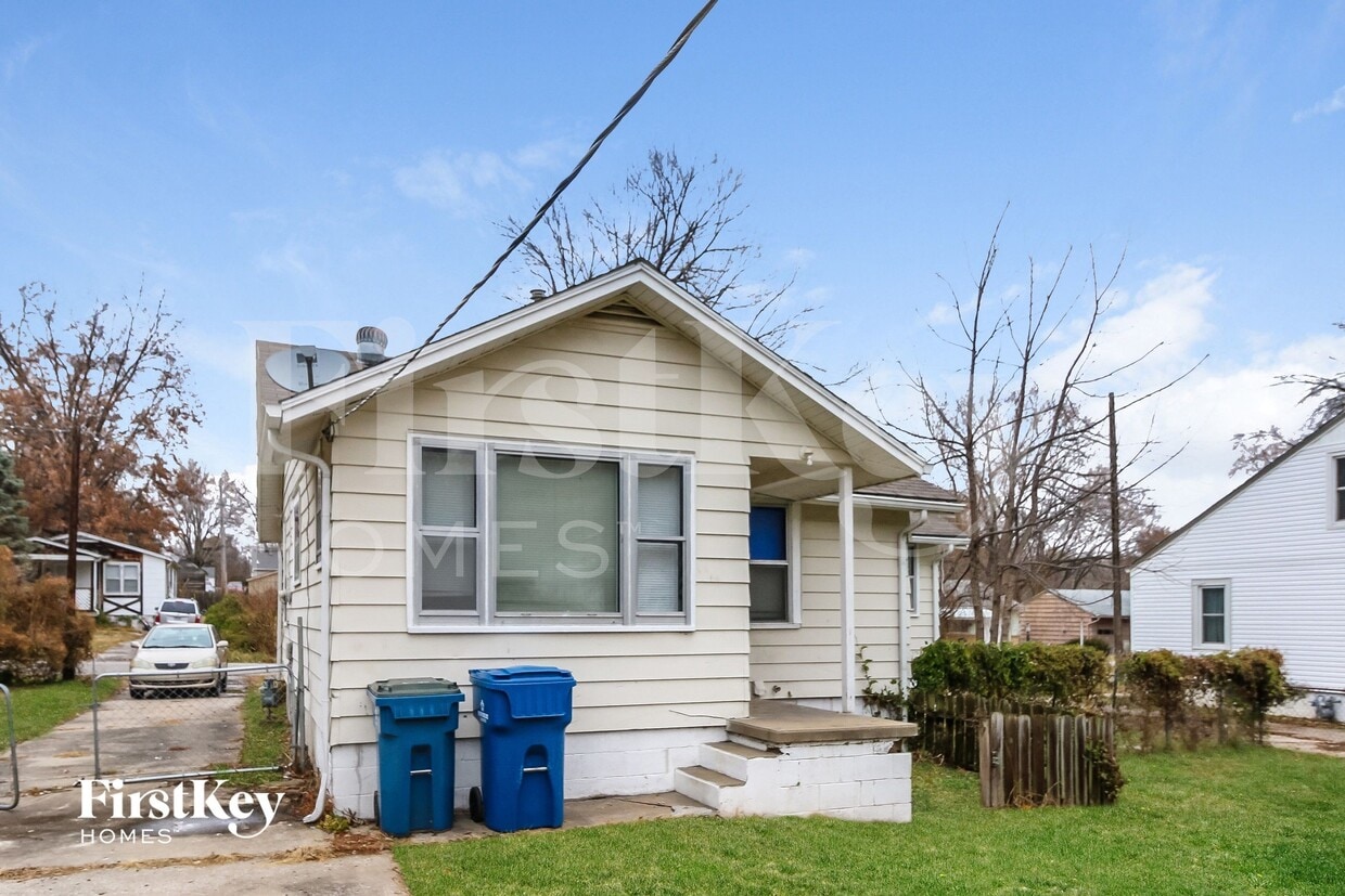 Building Photo - 613 E Angus St