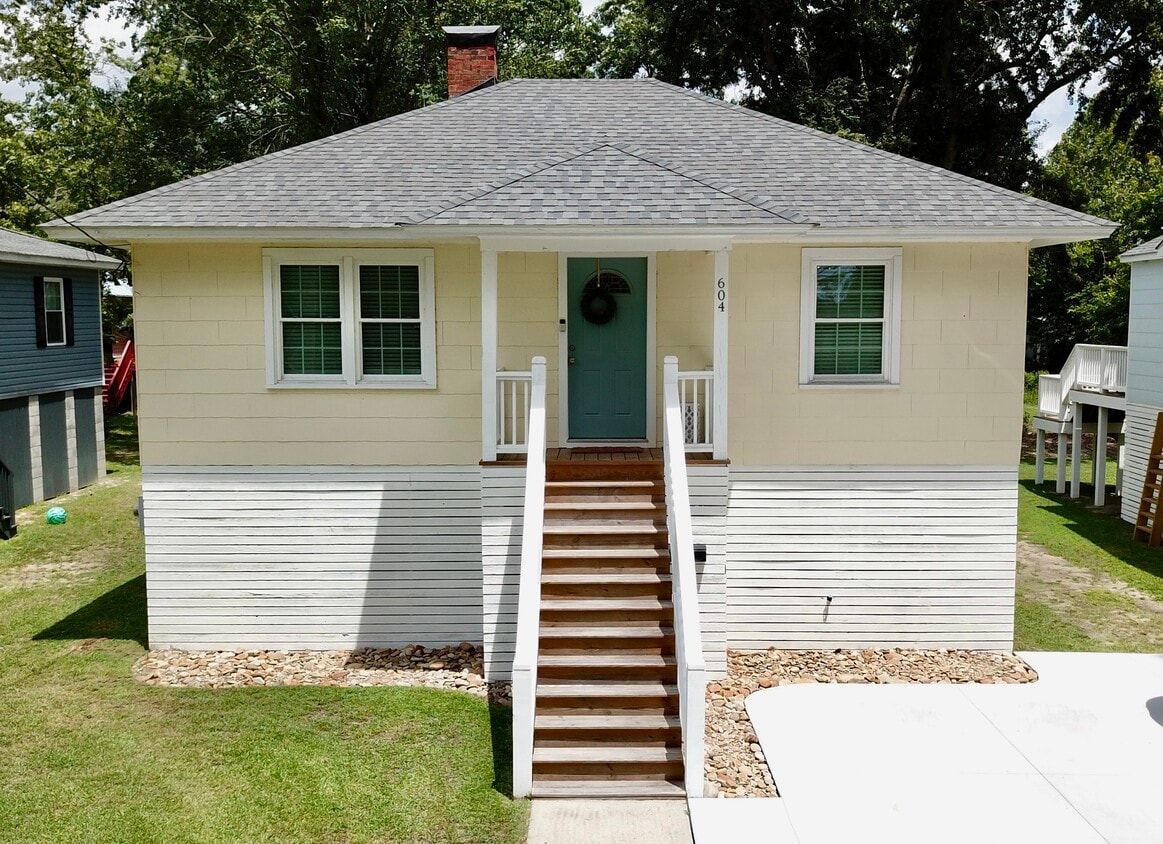 604 E 4th St, Washington, NC 27889 House Rental in Washington, NC