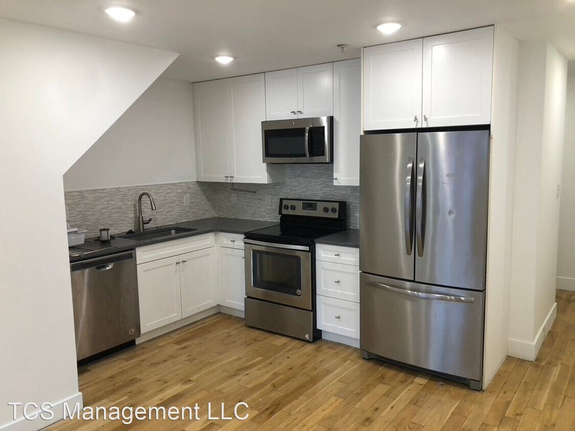 Primary Photo - 3 br, 2 bath House - 2245 West Thompson St...