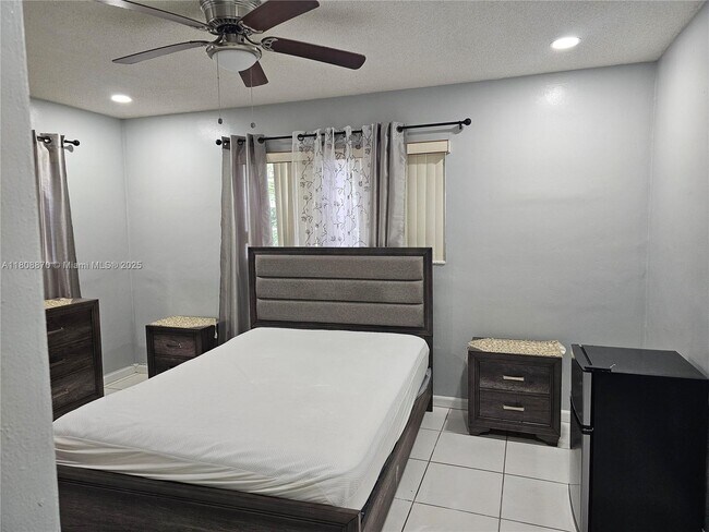 Foto del edificio - 7731 Indigo St