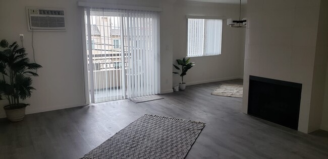 Building Photo - 1525 S Saltair Ave