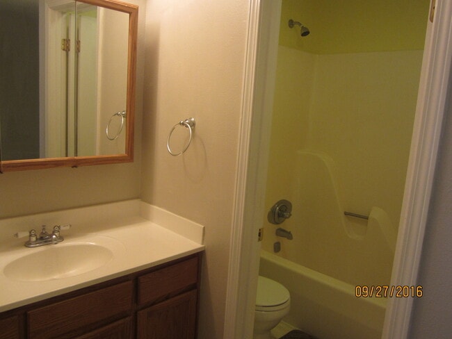 Building Photo - 631 Cedarwood Dr