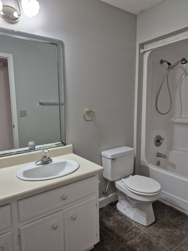 Foto del edificio - 4017 Northlake Dr