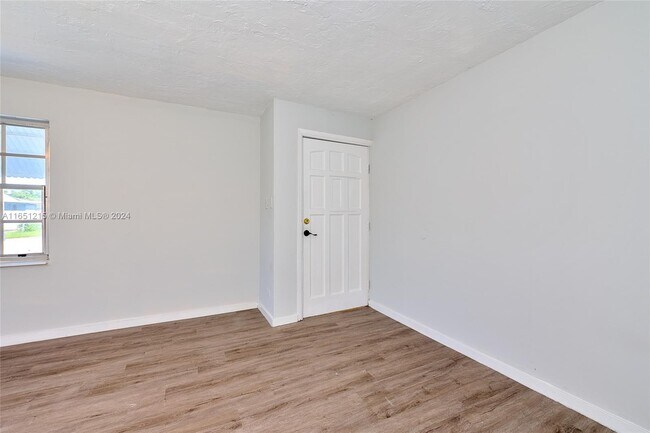 Building Photo - 6130 SW 32nd St