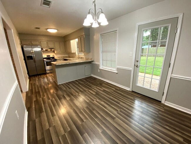 Building Photo - 3 Bedroom for Rent in Reservoir Brandon!