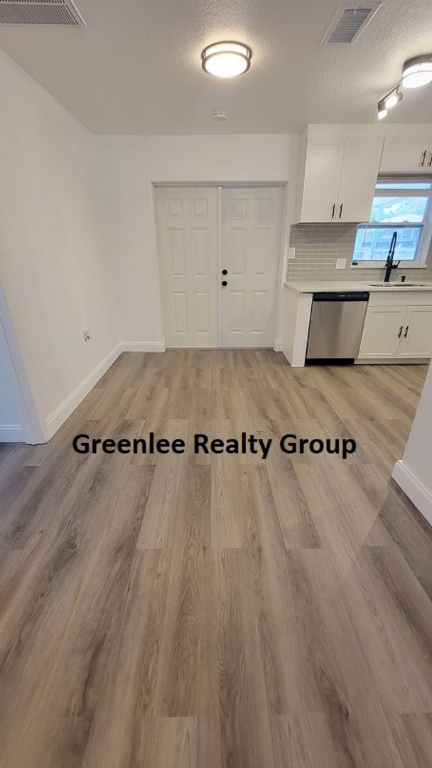 Building Photo - Completely Updated 3 Bed/2Bath Home! - Sol...