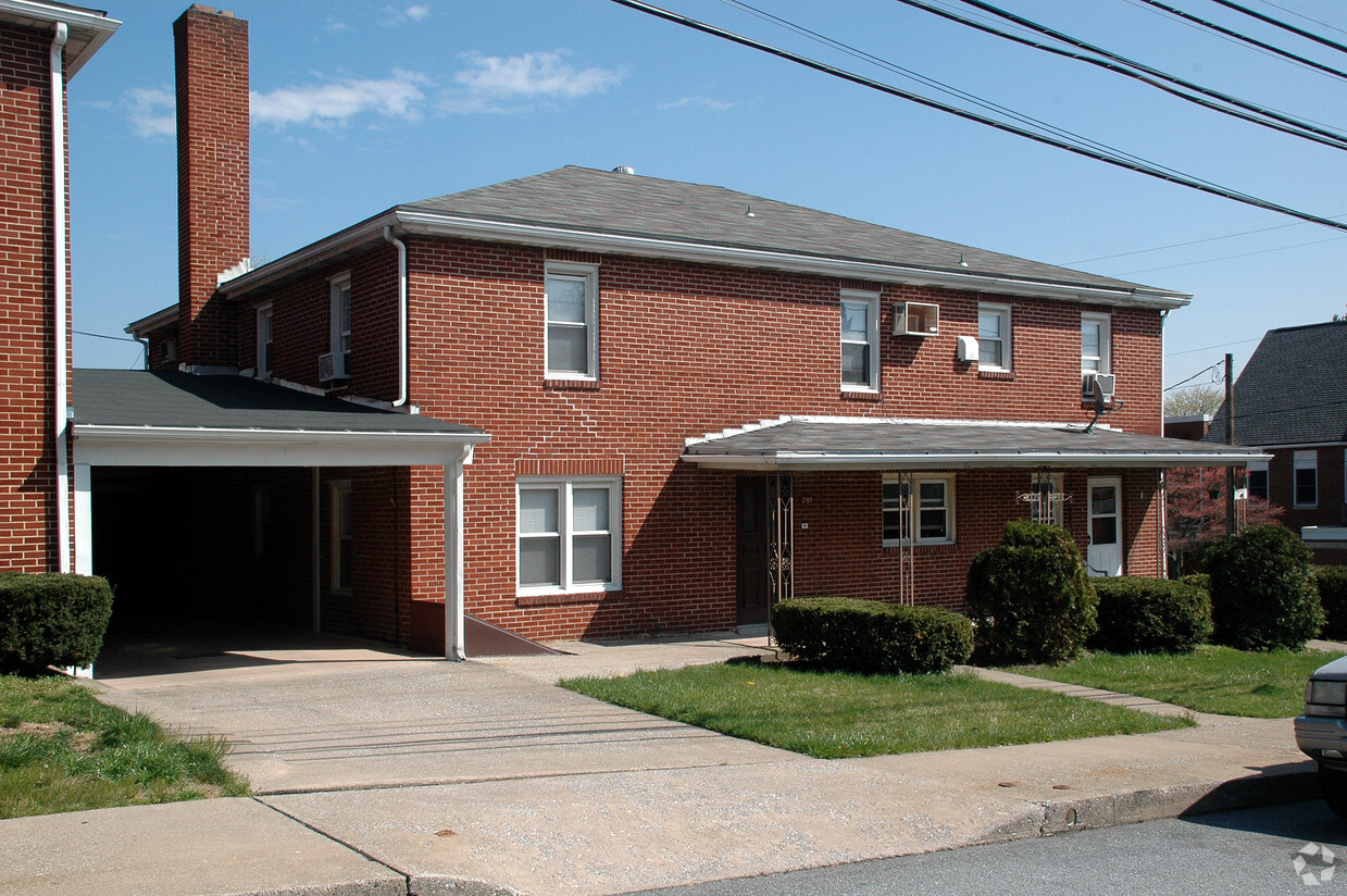 Primary Photo - Ricci Apartments