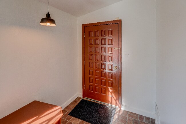 Building Photo - 3380 Independence Ct