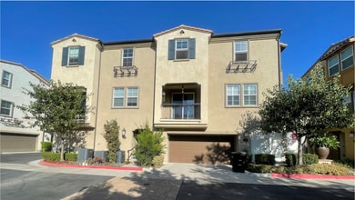 Building Photo - 812 S Gladys Ave