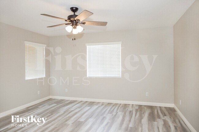 Foto del edificio - 6074 Peaceful Creek St