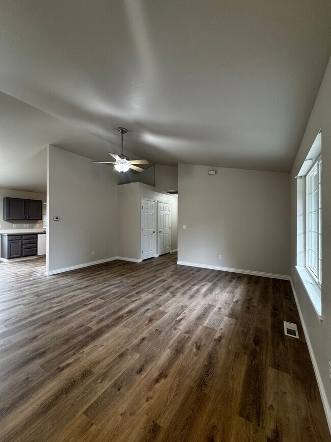 Building Photo - 2203 N Abbey Glen Ct