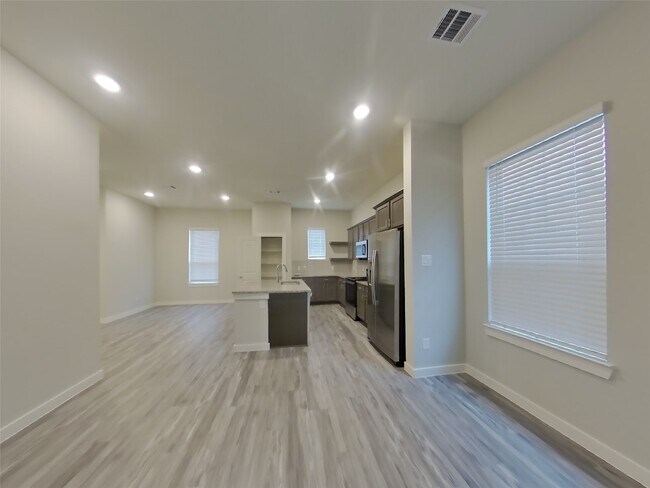 Foto del edificio - 9835 Willow Creek Commerce Dr