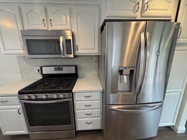 Foto del edificio - 3 Bedroom Condo now available in City of Orange
