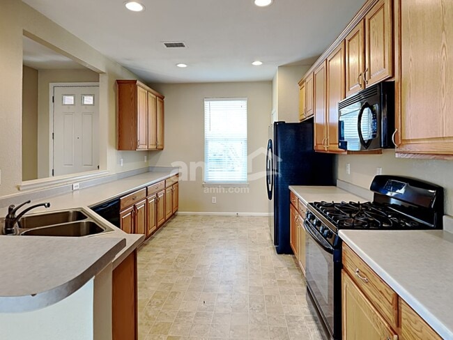 Building Photo - 5568 Joplin St