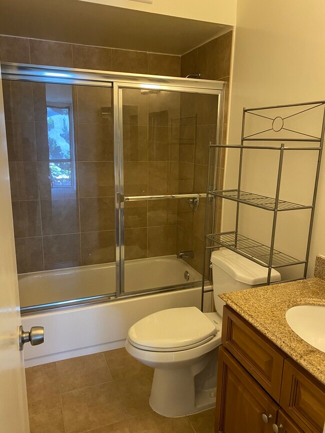 Guest Bath - 6625 Green Valley Cir