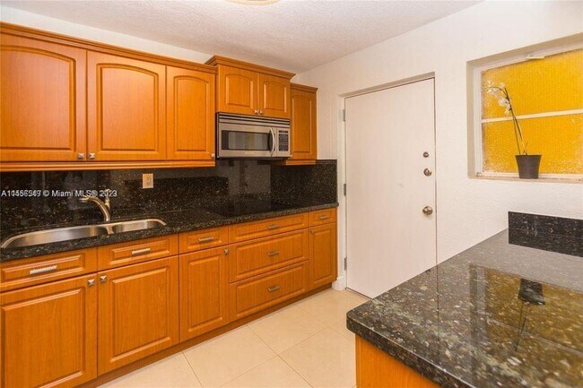 Building Photo - 7440 Miami Lakes Dr