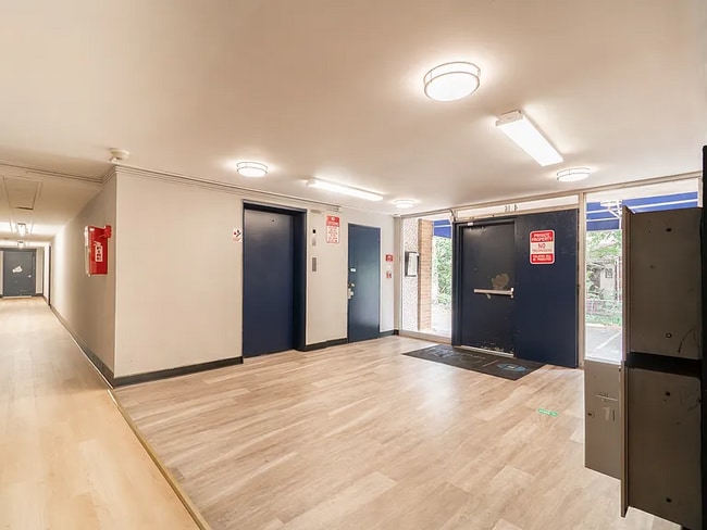 Foto del edificio - 4615 Leiper St